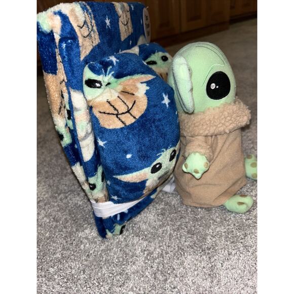 Star Wars Mandalorian Baby Yoda 3‎ Piece Travel Set With Plush NWT - Picture 4 of 8